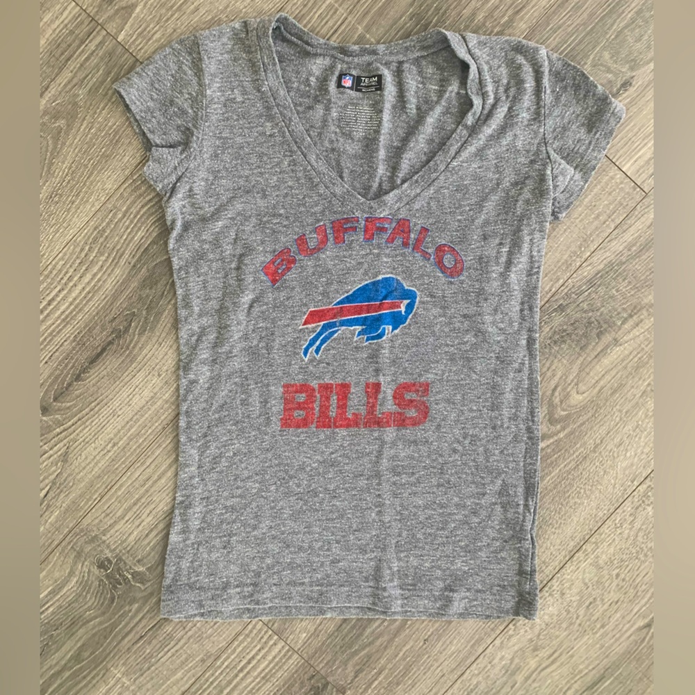 Buffalo Bills women’s small fitted v neck tee